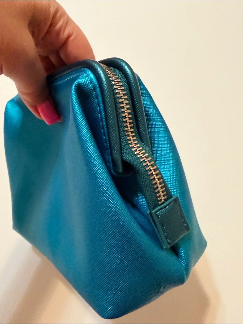 La Mer faux saffiano leather makeup bag, turquoise metallic color, zipper 6x5.5
